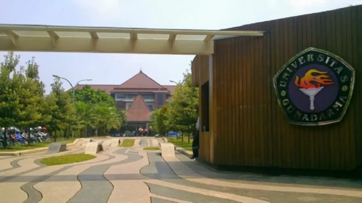10 Universitas Indonesia...