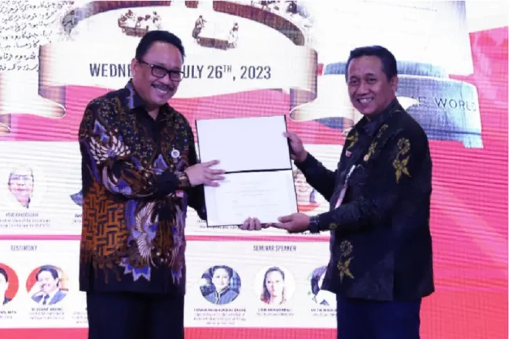 Perpusnas Terima Sertifikat...