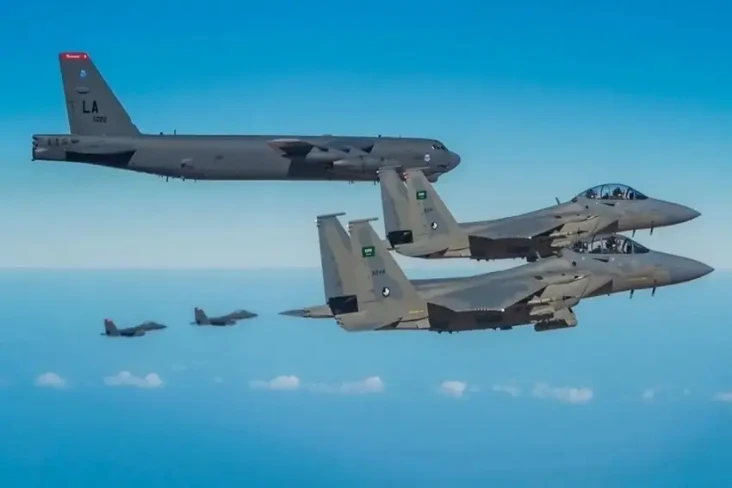 Jet Tempur F-15 Arab...