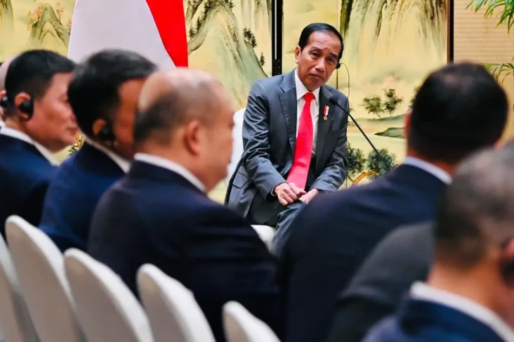 Bertemu Pengusaha Tiongkok,...