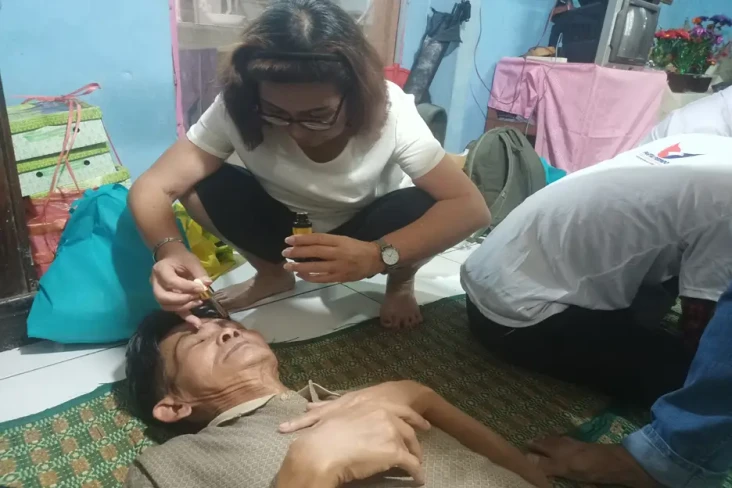 Ikut Pengobatan Mata...