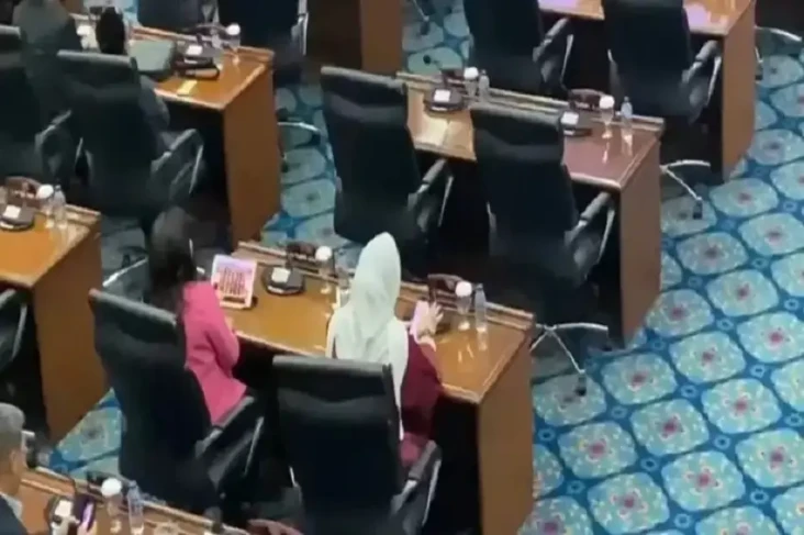 Nasib Cinta Mega Ditentukan...
