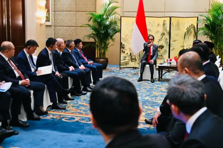 Bertemu Pengusaha China,...