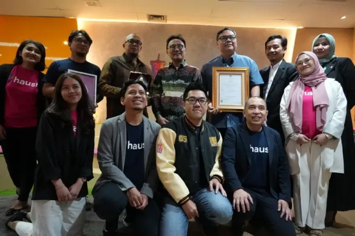HAUS! Terima Sertifikat...