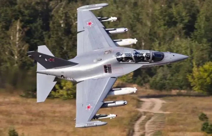 Pesawat Latih Yak-130...