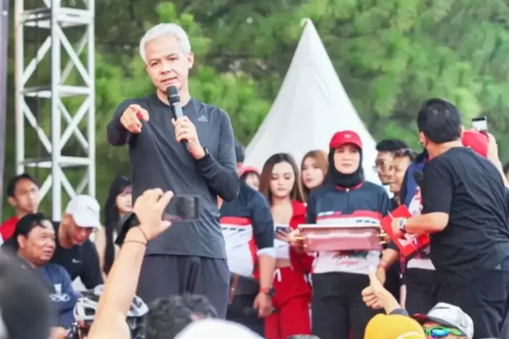 Ganjar Unggul di Survei...