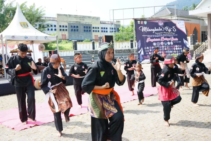 Keren! Puluhan Pendekar...