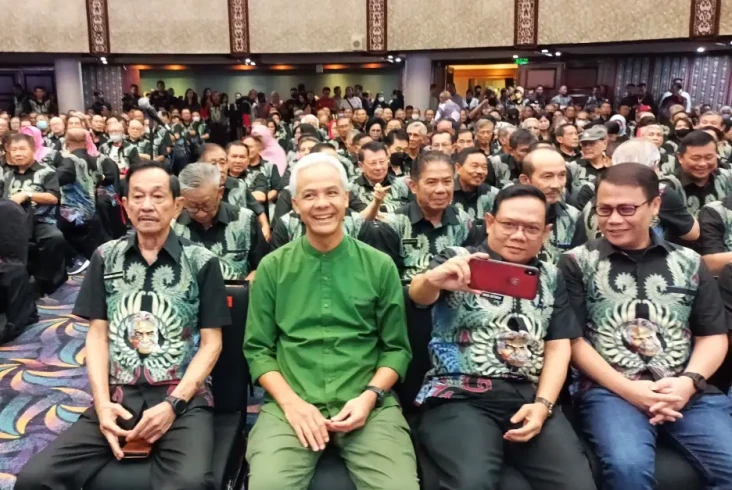 Ganjar Bertemu Ratusan...