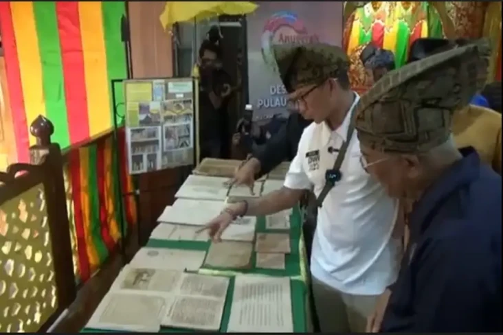 Sandiaga Uno Disambut...