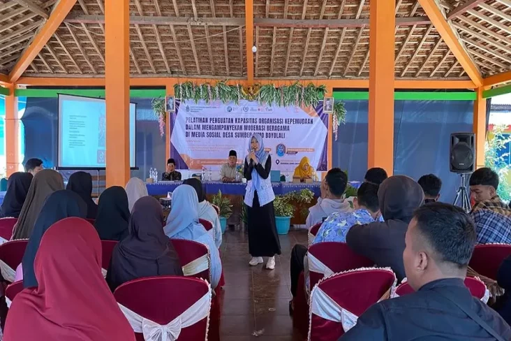 Gandeng Generasi Muda,...