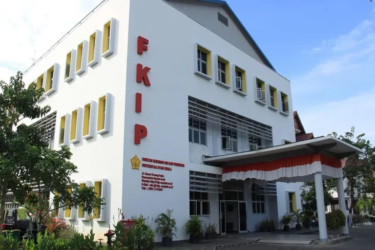 Apakah Lulusan Sarjana...