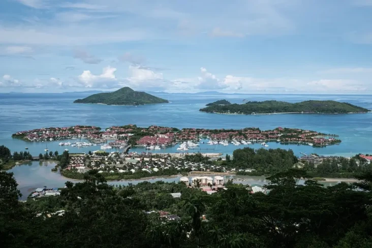 10 Negara Terkaya di...