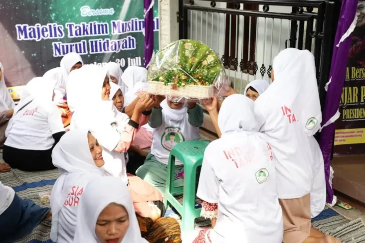 Berdayakan Emak-emak,...