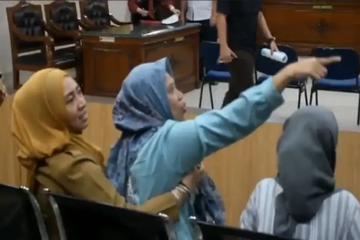 Sidang Putusan Kasus...