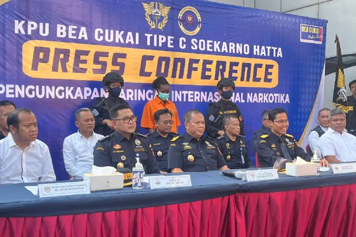 Wanita Hamil Tertangkap...