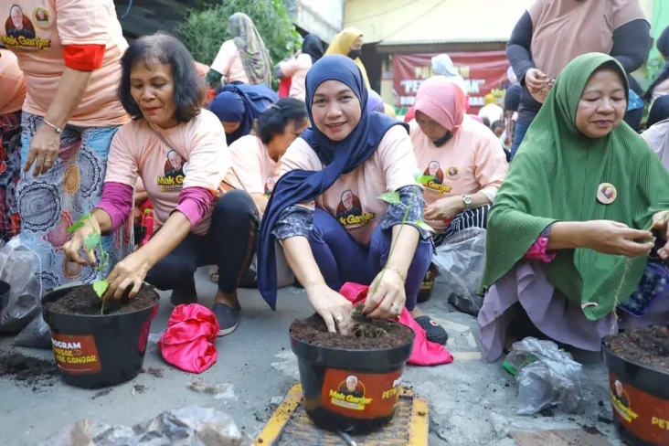 Pemberdayaan Emak-emak,...