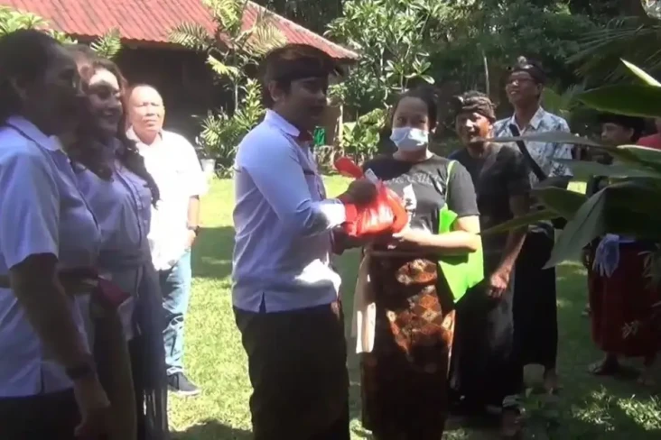 Sambut Galungan, Partai...