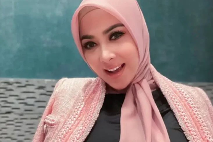 Syahrini Rayakan Ulang...