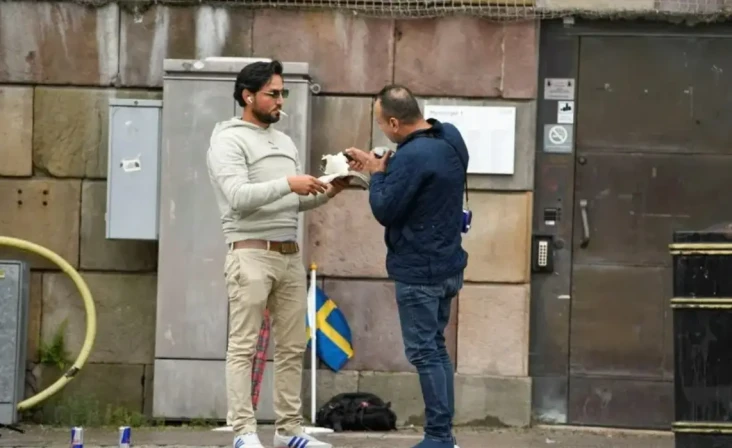 Salwan Momika Bakar...