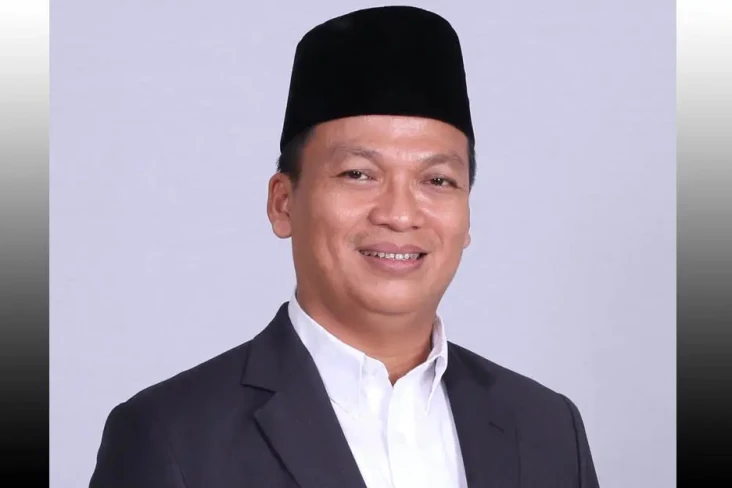 Kritisi Rocky Gerung,...