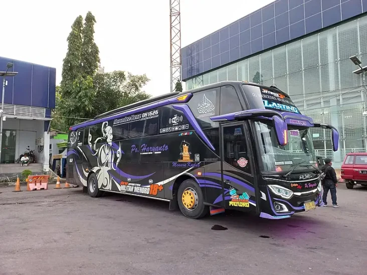 6 PO Bus Legendaris...