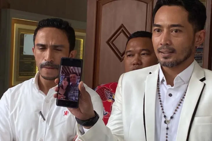 Sang Istri Diduga Selingkuh,...