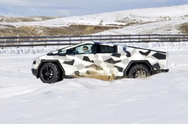 Tesla Cybertruck Uji...