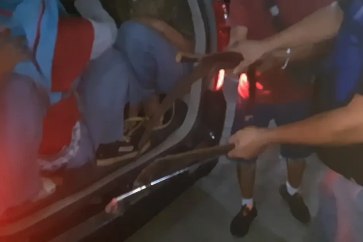 Puluhan Pelajar Bersenjata...