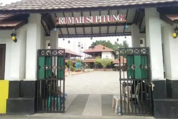 Ingin Tahu Isi Rumah...