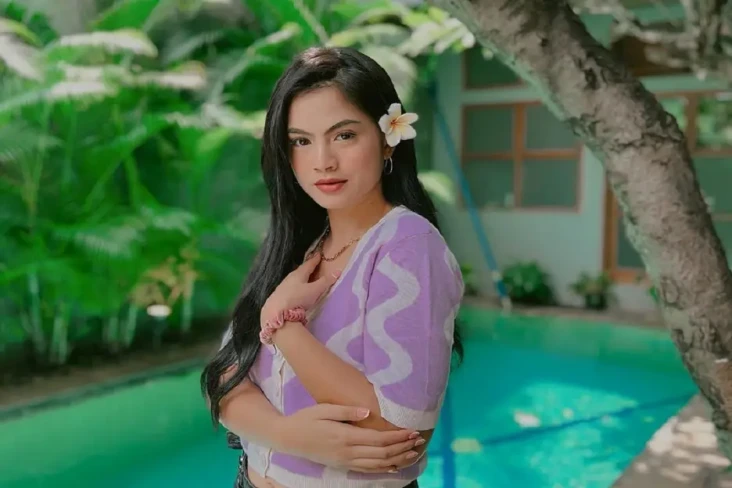 Hana Saraswati Siapkan...