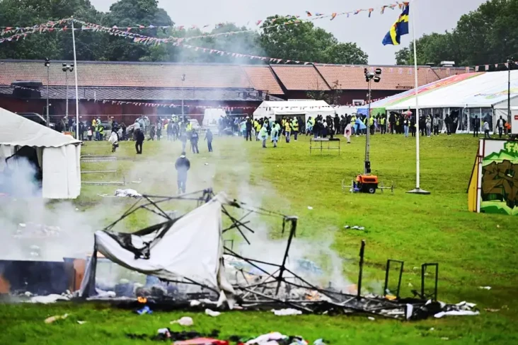 Bentrokan Pecah di Festival...