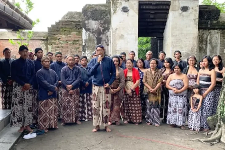Inggris Diminta Kembalikan...