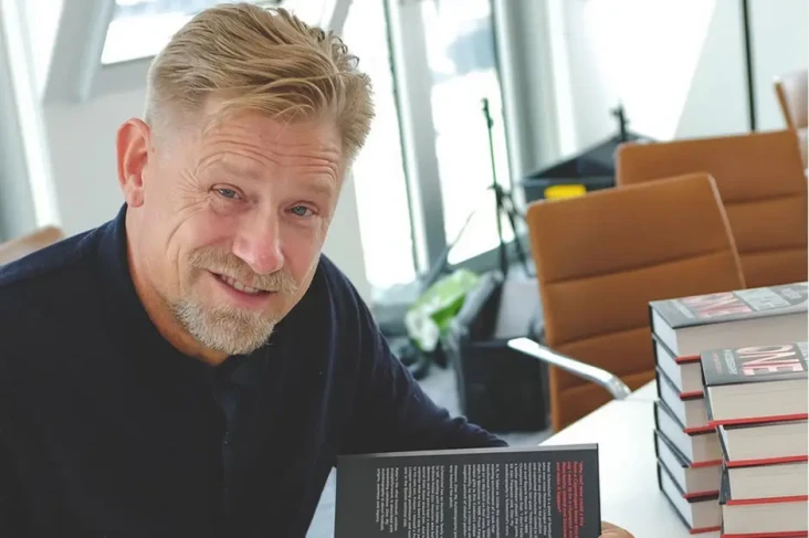 Peter Schmeichel Pengin...