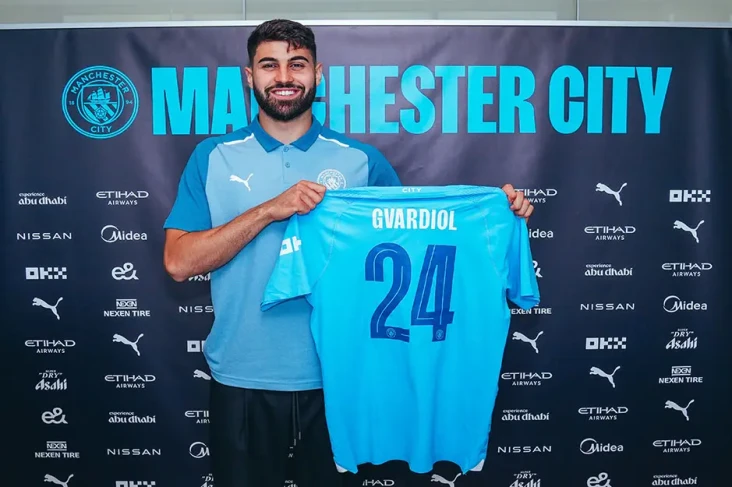 Gabung Manchester City,...