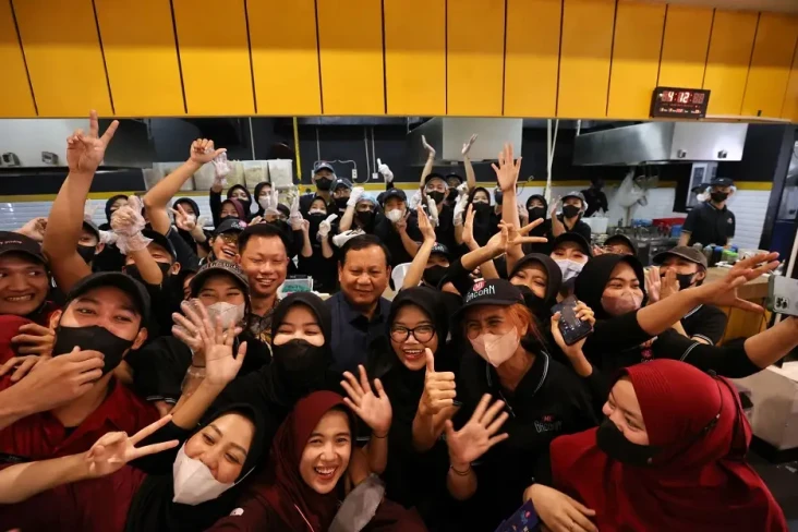 Viral Prabowo Makan...
