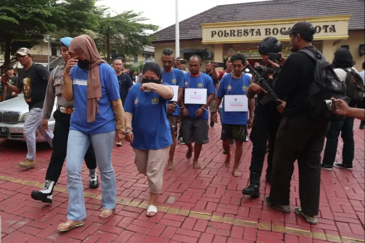 2 Wanita Pelaku Penipuan...