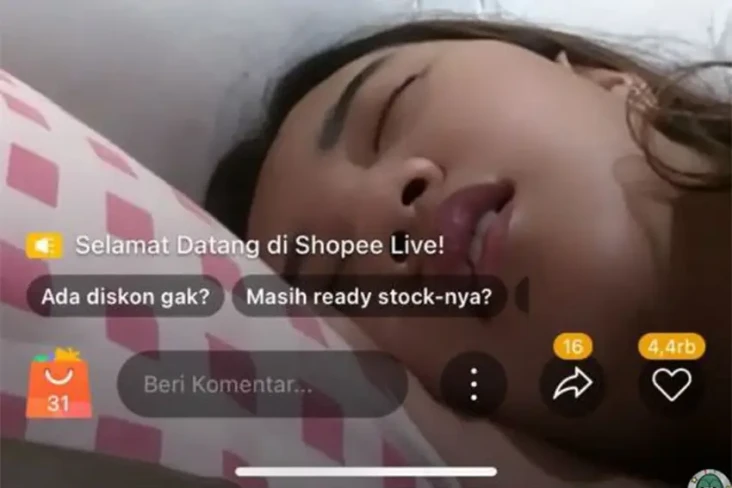 Viral! Penjual Tas Ketiduran...