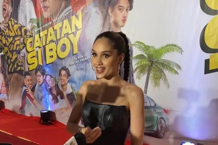 Hadiri Gala Premiere...