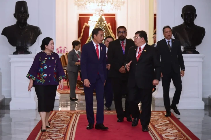Presiden Jokowi Terima...