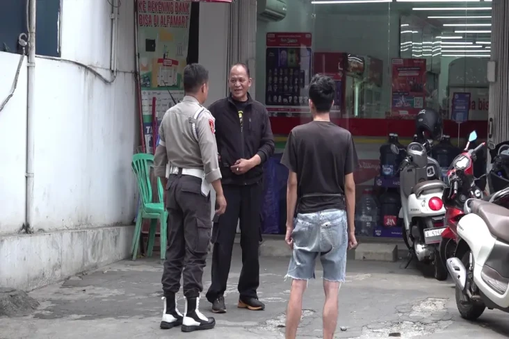 2 Perampok Bersenpi...