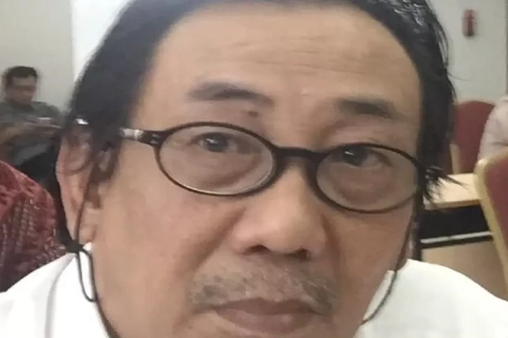 Menengok Sapardi: Sastra...