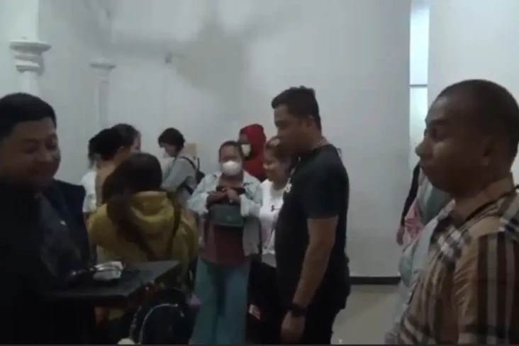 Gerebek Rumah Mewah...