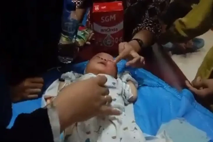 Bayi Perempuan Dibuang...