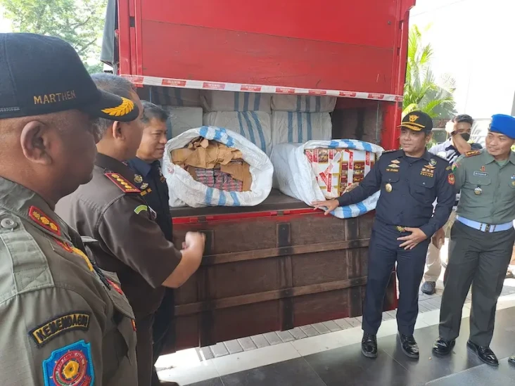 Cegat Truk di Tol Banyumanik,...