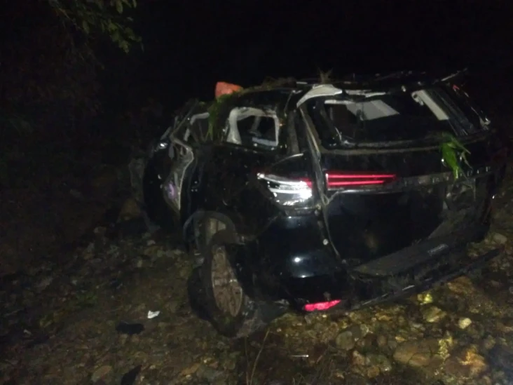 Fortuner Masuk Jurang...