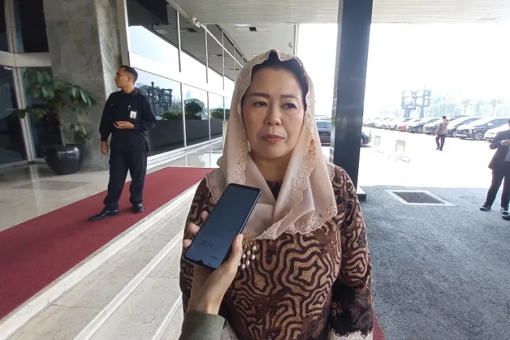 Yenny Wahid Ngaku Dekat...