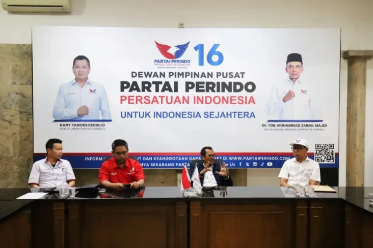 Terima Audiensi Relawan...