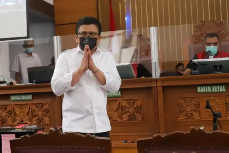 Dua Hakim Beda Pendapat...
