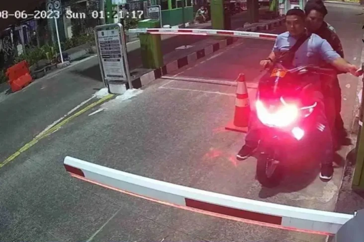 Apes! Motor Korban Kecelakaan...