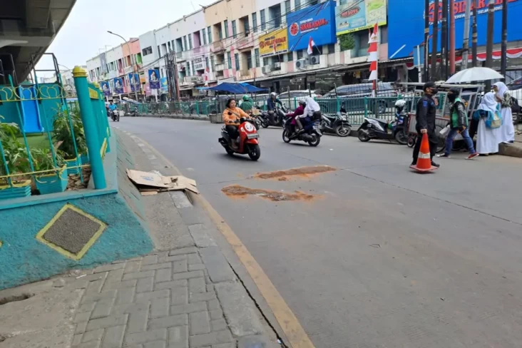 Diduga Lompat dari Flyover...